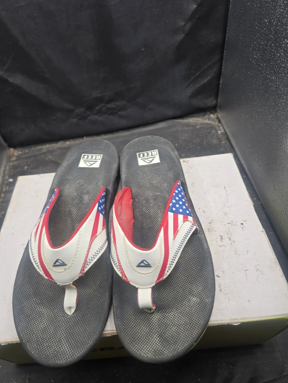 Reef Men’s Americana Flip Flops - Black/Red/White/Blue
